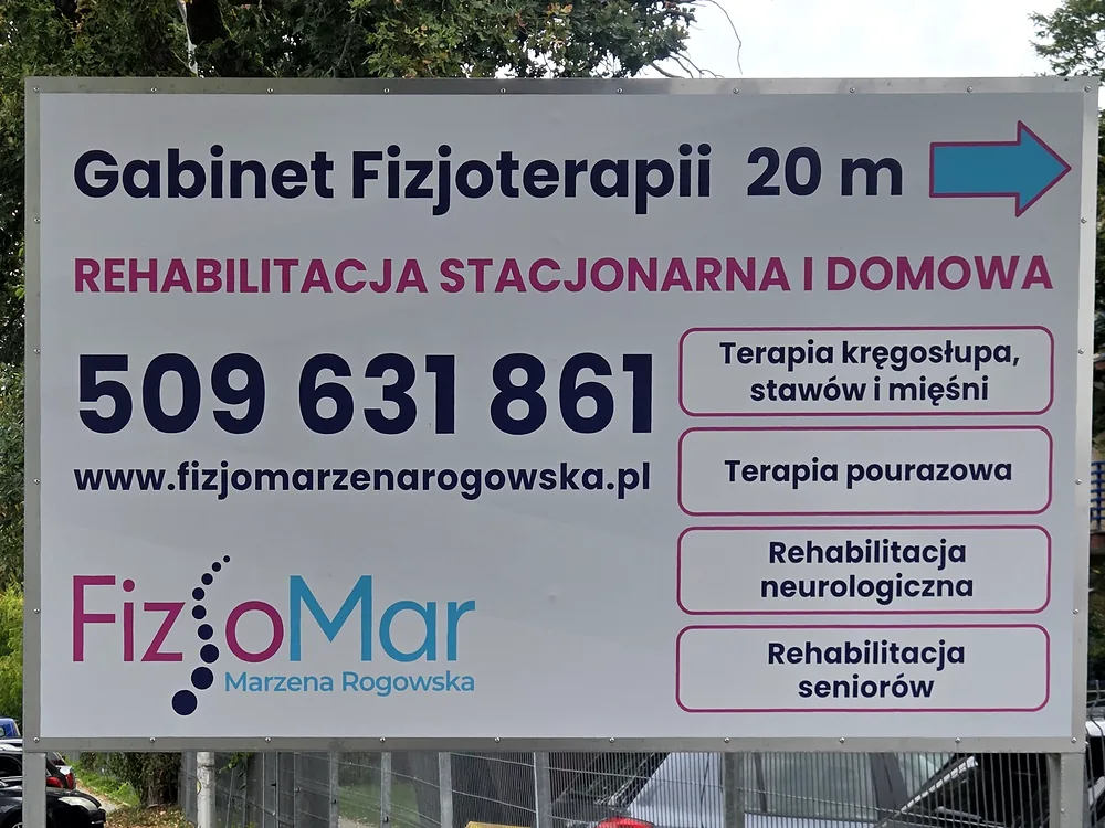 Tablica przy chodniku: Gabinet Fizjoterapii 20 m, Rehabilitacja stacjonarna i domowa, 509 631 861, logo FizjoMar